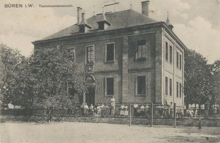 Gebäude der „Provinzial-Taubstummenanstalt“ in Büren, nach 1945: „Gehörlosenschule“, heute: „Moritz-von-Büren-Schule, LWL-Förderschule, Förderschwerpunkt Hören und Kommunikation“, (Foto um 1916, Stadtarchiv Büren)